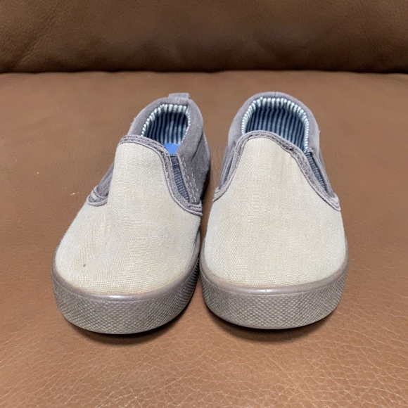 🎉3for$10🎉 Oshkosh toddler size 7 slip on shoe 👟 - Picture 2 of 6